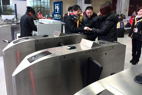 车站检票闸机嵌入二维码扫描？？？